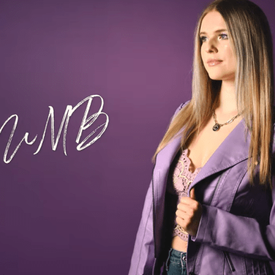 Amy-Jo – Dumb